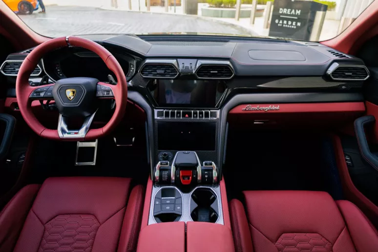 Lamborghini Urus te huur in Dubai