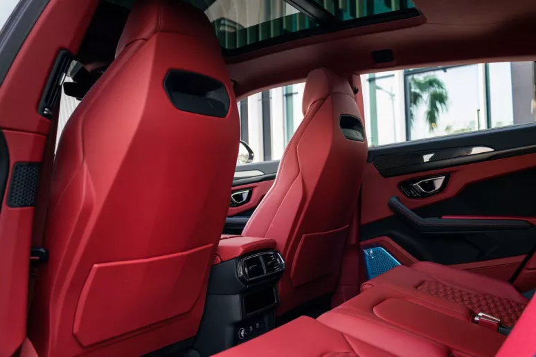 Lamborghini Urus te huur in Dubai
