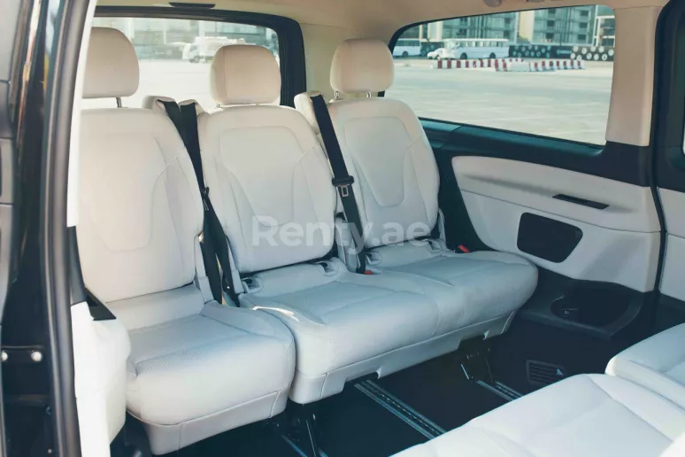 Mercedes Classe V (Noir), 2017 &agrave; louer &agrave; Duba&iuml;