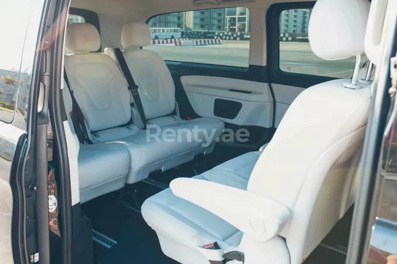 Mercedes Classe V (Noir), 2017 &agrave; louer &agrave; Duba&iuml;