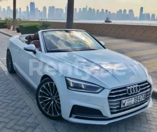 Audi A5 Cabriolet (Blanco), 2018 para alquiler en Dub&aacute;i