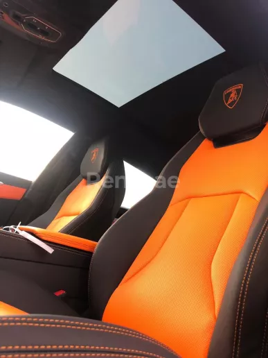 Lamborghini Urus (Grau), 2019  zur Miete in Dubai