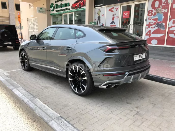 Lamborghini Urus (Grau), 2019  zur Miete in Dubai