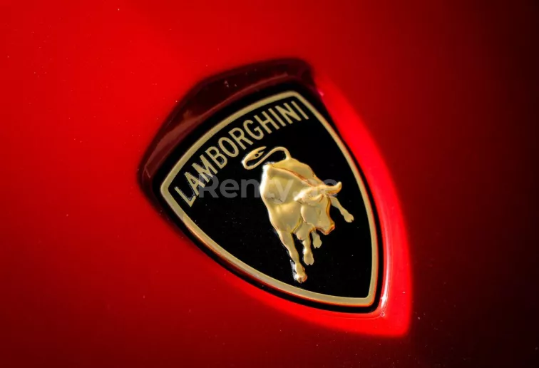 Lamborghini Aventador S (rojo), 2019 para alquiler en Dub&aacute;i