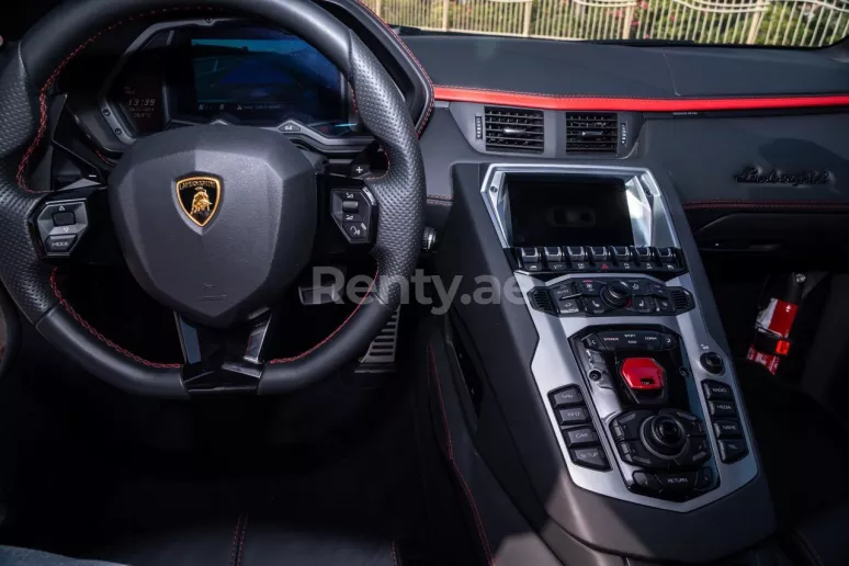 Lamborghini Aventador S (rojo), 2019 para alquiler en Dub&aacute;i