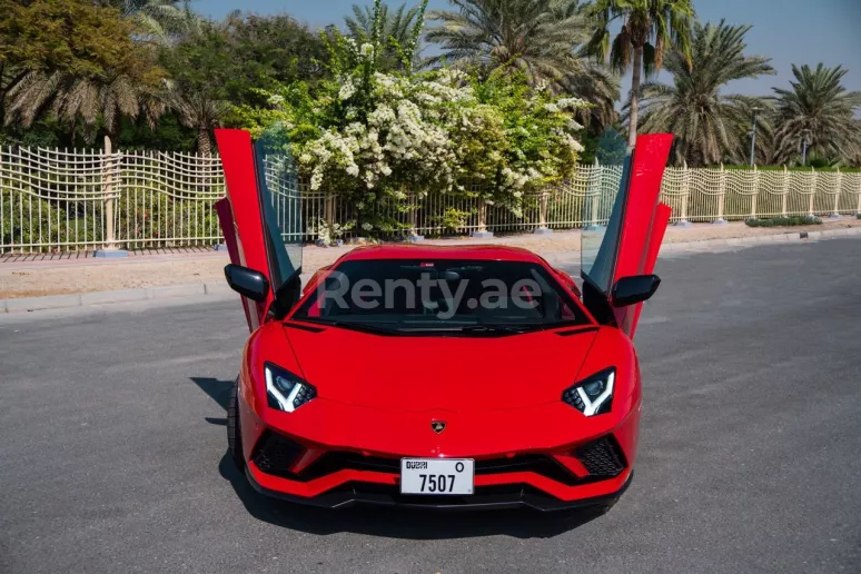 Lamborghini Aventador S (rojo), 2019 para alquiler en Dub&aacute;i