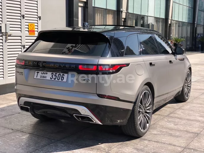 在迪拜 租 路虎揽胜Velar (深灰色), 2018