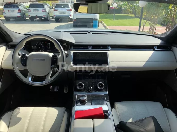 在迪拜 租 路虎揽胜Velar (深灰色), 2018