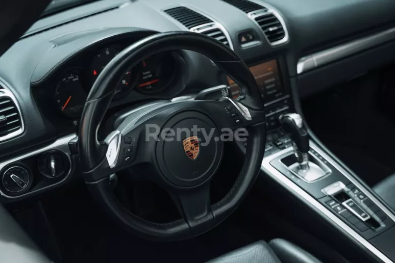 Porsche Boxster (), 2016 для аренды в Дубай