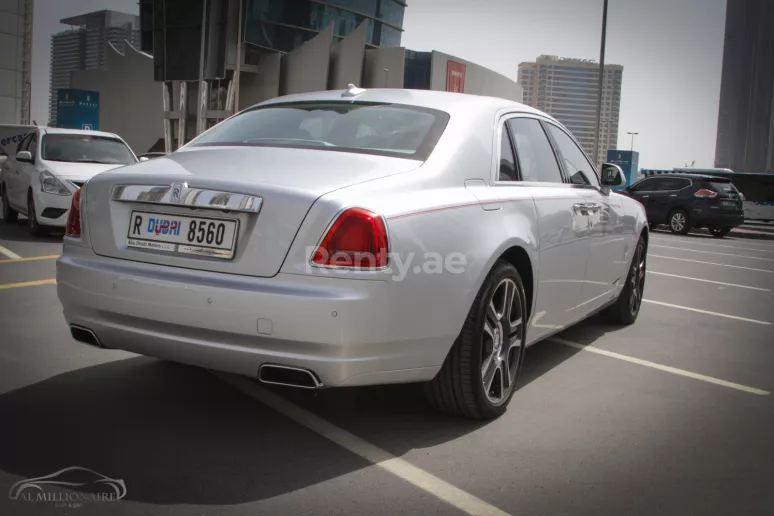 Rolls Royce Ghost (Silber-Grau), 2017  zur Miete in Dubai