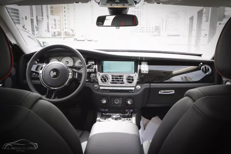 Rolls Royce Ghost (Silber-Grau), 2017  zur Miete in Dubai