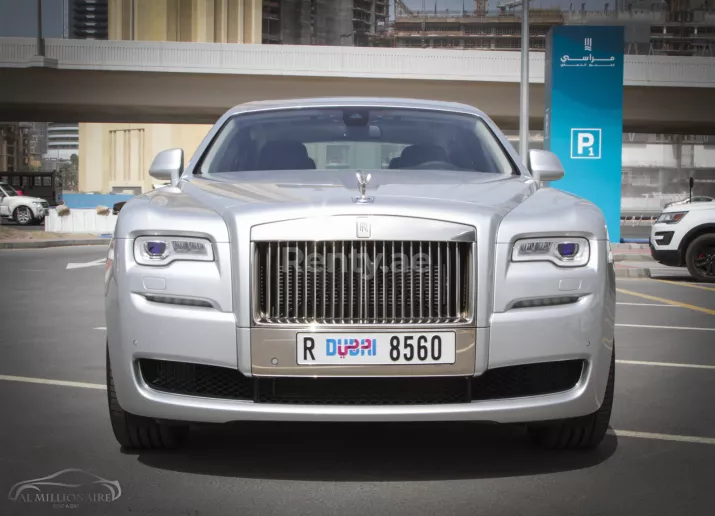 Rolls Royce Ghost (Silber-Grau), 2017  zur Miete in Dubai