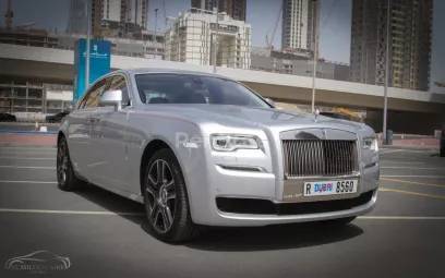 Dubai'de kiralık Rolls Royce Ghost (G&uuml;m&uuml;ş Gri), 2017