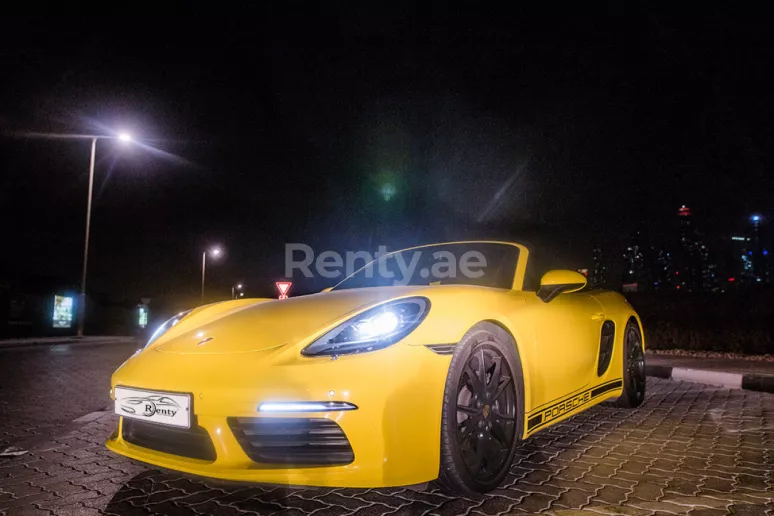 إيجار بورش بوكستر 718 (الأصفر), 2017 في دبي