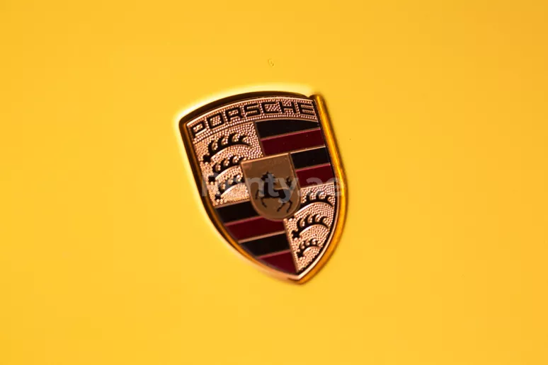 إيجار بورش بوكستر 718 (الأصفر), 2017 في دبي