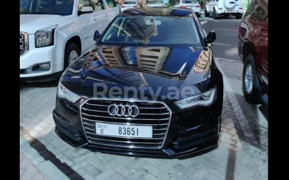 Audi A6 (Negro), 2018 para alquiler en Dub&aacute;i