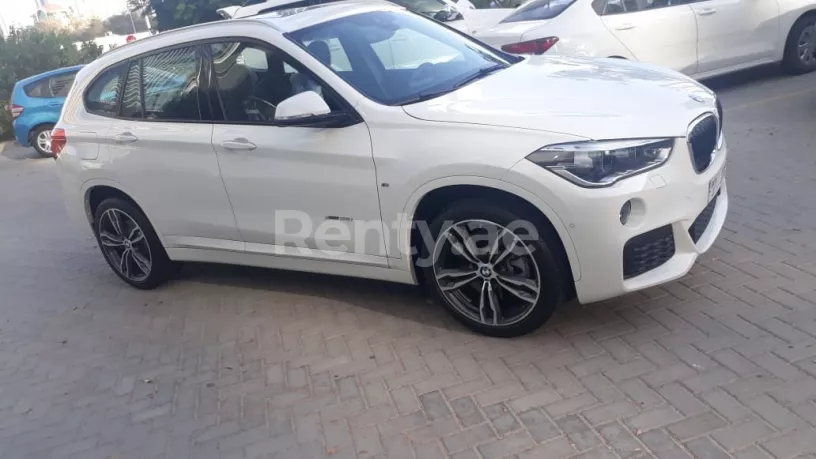 BMW X1 (Белый), 2019 для аренды в Дубай