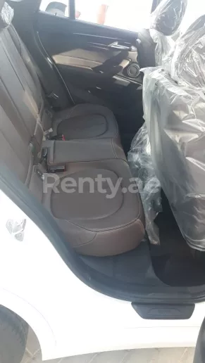 BMW X1 (Белый), 2019 для аренды в Дубай