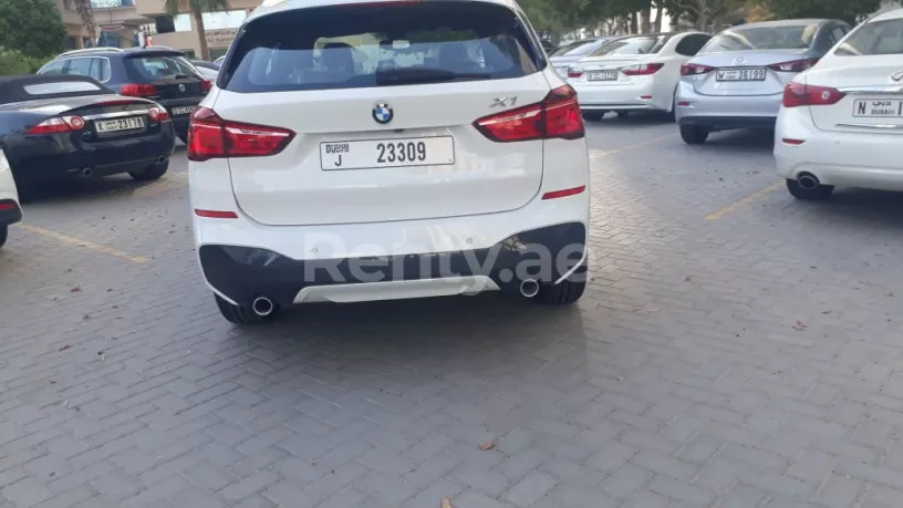 BMW X1 (Белый), 2019 для аренды в Дубай