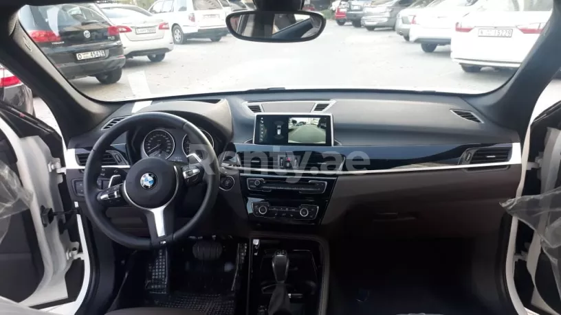 BMW X1 (Белый), 2019 для аренды в Дубай