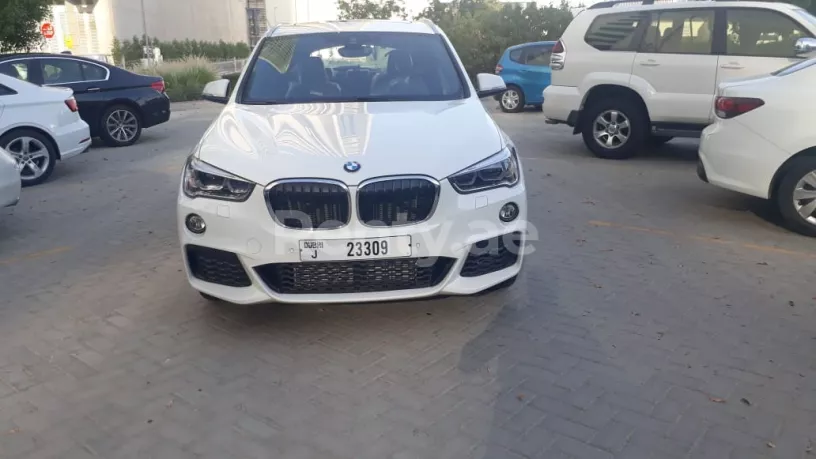 BMW X1 (Белый), 2019 для аренды в Дубай