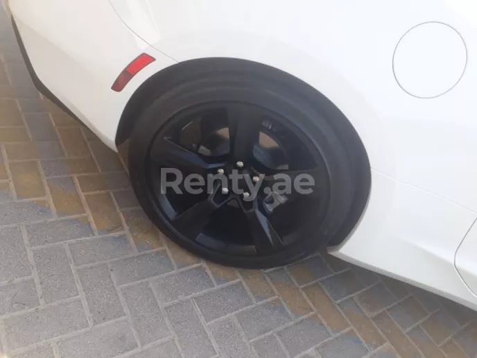 Chevrolet Camaro (Белый), 2019 для аренды в Дубай