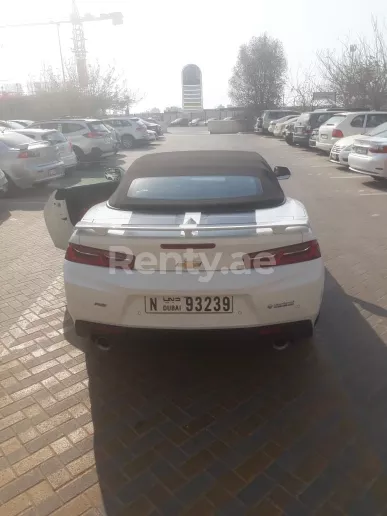 Chevrolet Camaro (Белый), 2019 для аренды в Дубай