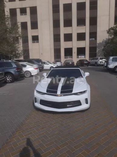 Chevrolet Camaro (Белый), 2019 для аренды в Дубай