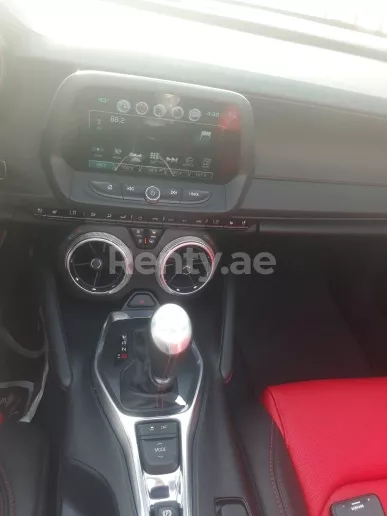 Chevrolet Camaro (Белый), 2019 для аренды в Дубай