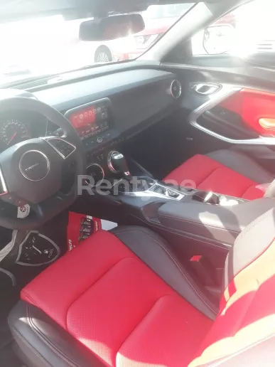 Chevrolet Camaro (Белый), 2019 для аренды в Дубай