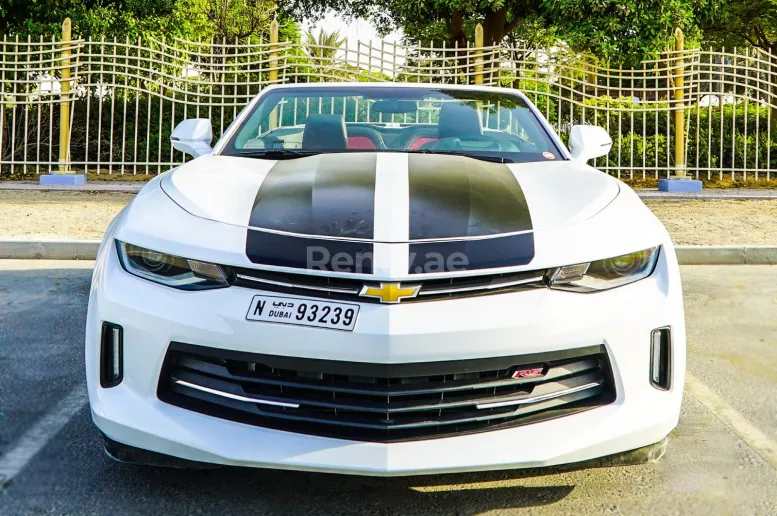 Chevrolet Camaro (Белый), 2019 для аренды в Дубай