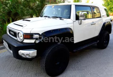 Toyota FJ Cruiser (Blanc), 2015 &agrave; louer &agrave; Duba&iuml;