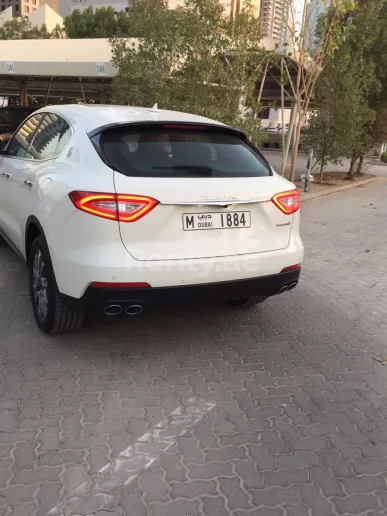 إيجار مازيراتي ليفانتي (ناصعة البياض), 2018 في دبي
