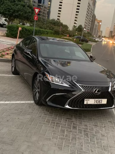 在迪拜 租 雷克萨斯 ES350 (黑色), 2019