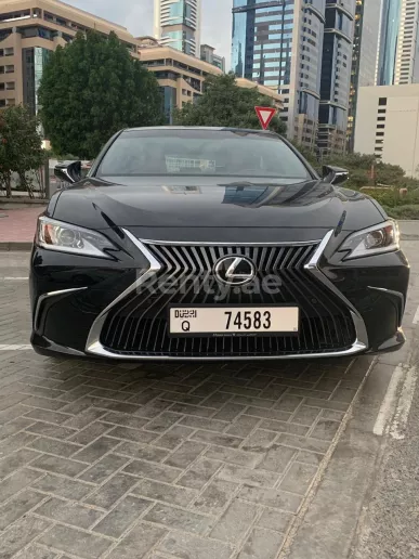 在迪拜 租 雷克萨斯 ES350 (黑色), 2019