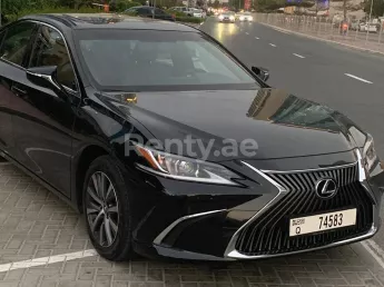 Lexus ES350 (Noir), 2019 &agrave; louer &agrave; Duba&iuml;