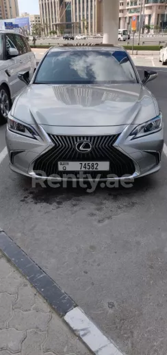 在迪拜 租 雷克萨斯 ES350 (银), 2019