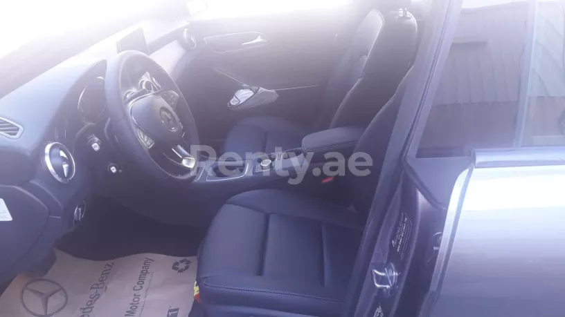 Dubai'de kiralık Mercedes CLA 200 (Gri), 2019