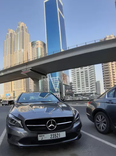 Dubai'de kiralık Mercedes CLA 200 (Gri), 2019