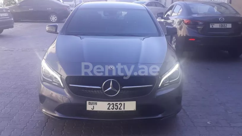 Dubai'de kiralık Mercedes CLA 200 (Gri), 2019