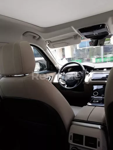 Range Rover Velar (Negro), 2019 para alquiler en Dub&aacute;i