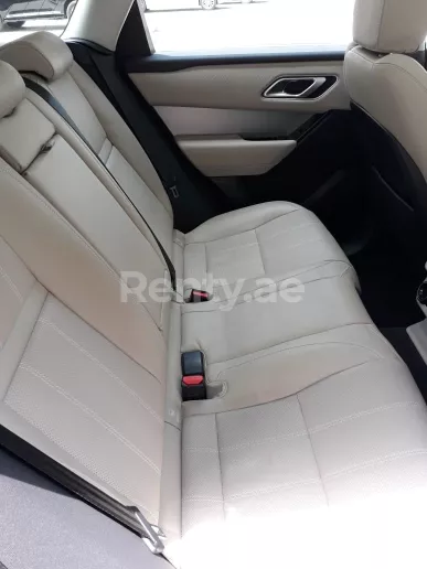 Range Rover Velar (Negro), 2019 para alquiler en Dub&aacute;i