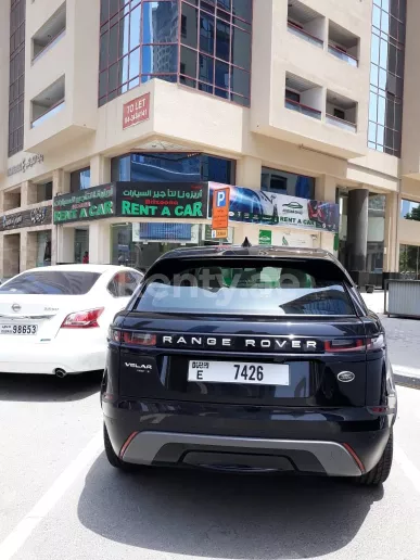 Range Rover Velar (Negro), 2019 para alquiler en Dub&aacute;i