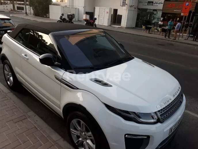 Range Rover Evoque (Wei&szlig;), 2018  zur Miete in Dubai