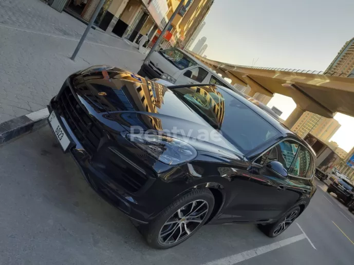 Porsche Cayenne S (Schwarz), 2019  zur Miete in Dubai