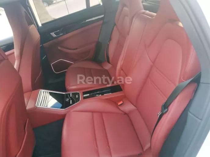 Dubai'de kiralık Porsche Panamera (Beyaz), 2019