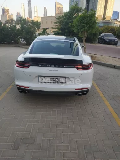 Dubai'de kiralık Porsche Panamera (Beyaz), 2019