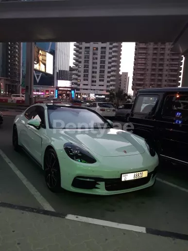 Dubai'de kiralık Porsche Panamera (Beyaz), 2019