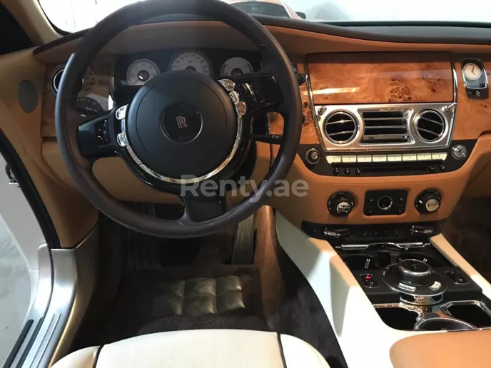 Rolls Royce Wraith (Blanco), 2018 para alquiler en Dub&aacute;i
