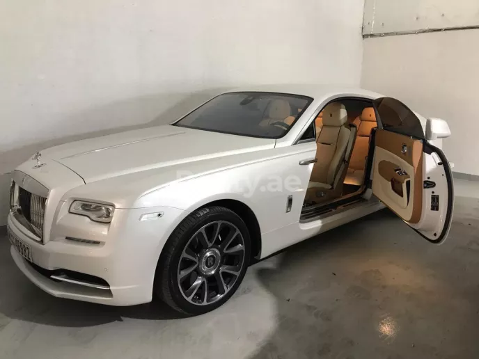 Rolls Royce Wraith (Blanco), 2018 para alquiler en Dub&aacute;i